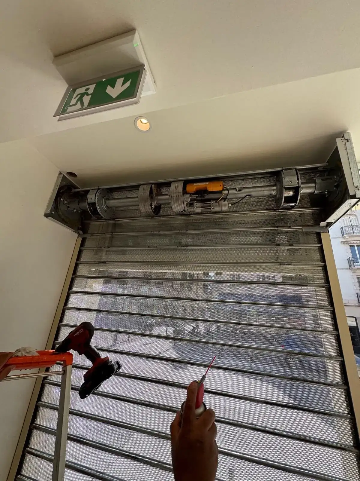 Entretien et maintenance de rideau métallique à Marseille 4 Entretien et maintenance de rideau métallique à Marseille 4